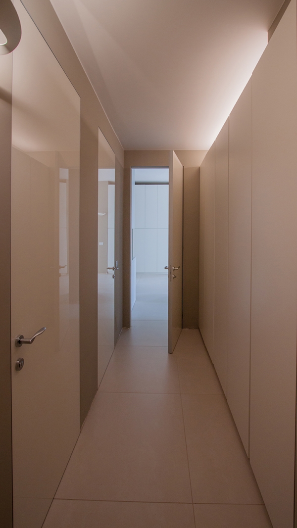 apartment reflections opacity_hallway 01