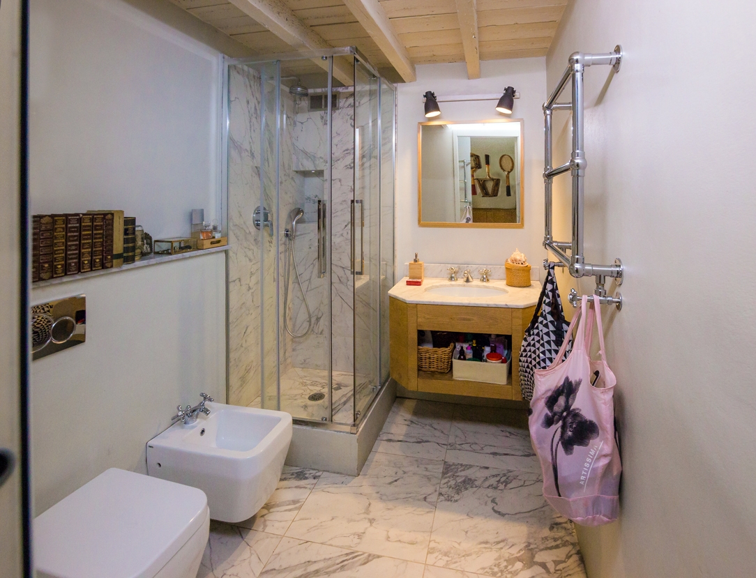 monolocale shabby chic Milano bagno