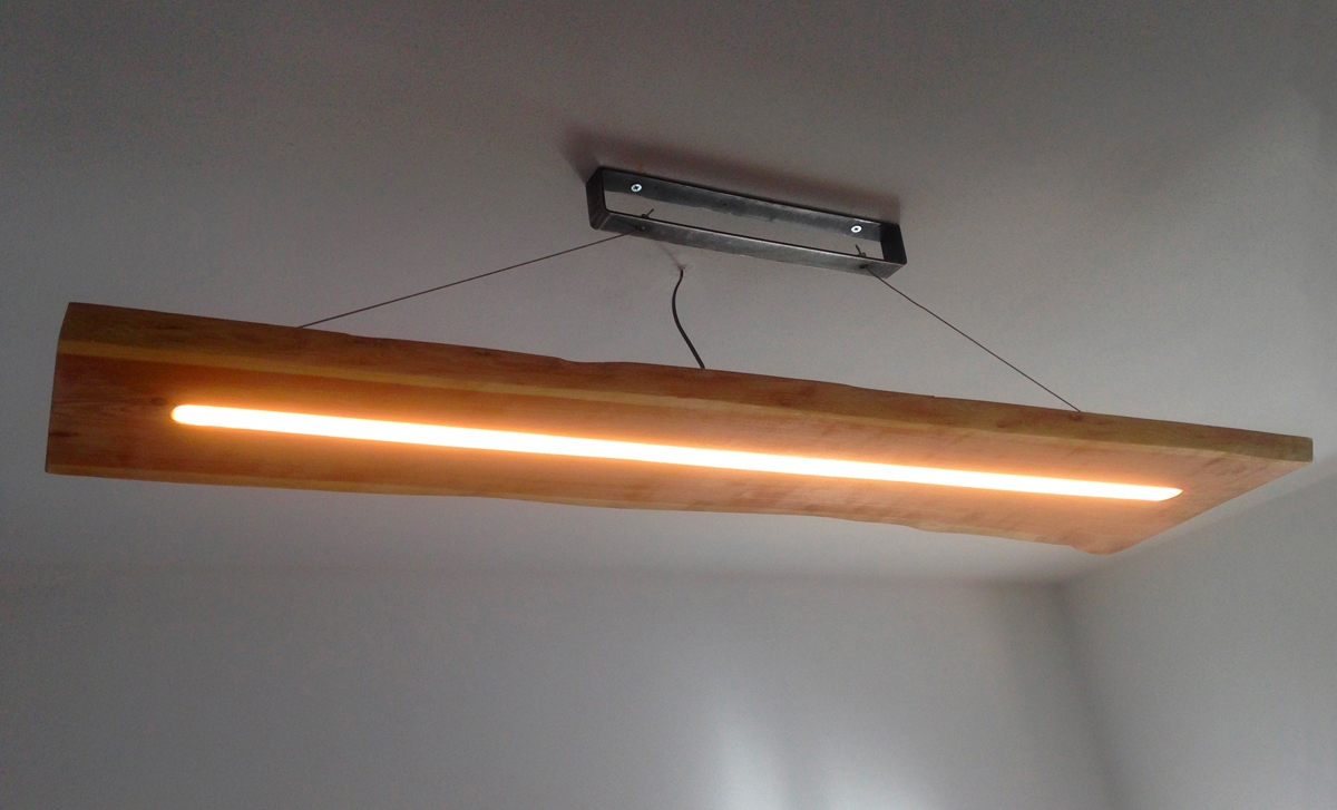 Lampadario abete acceso Lampadario abete acceso