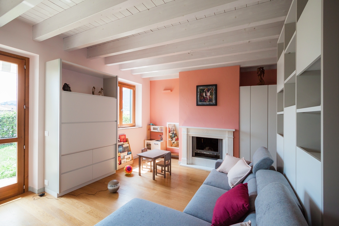 living room pink and gray 02