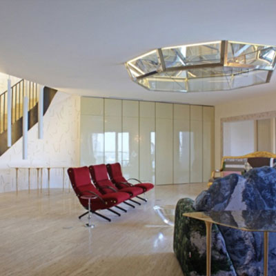 A crystal heart for the Hanoi Penthouse