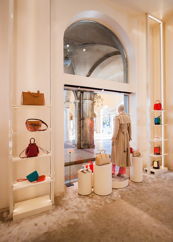 Tiziana Fausti 2020 shop windows 01