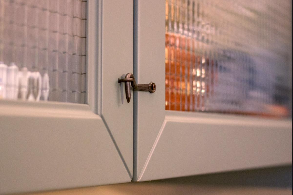 knob detail kitchen glass door 