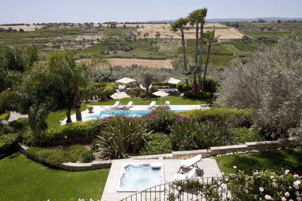 San Tommaso villa outside citrus grove