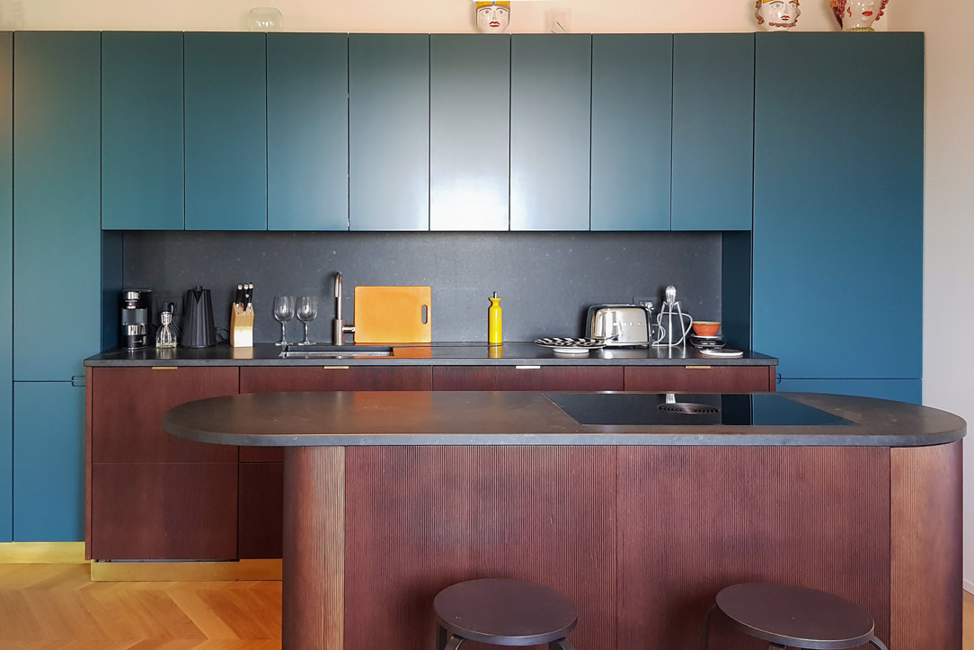 Modulor cucina moderna dai toni scuri fronte Modulor cucina moderna dai toni scuri fronte
