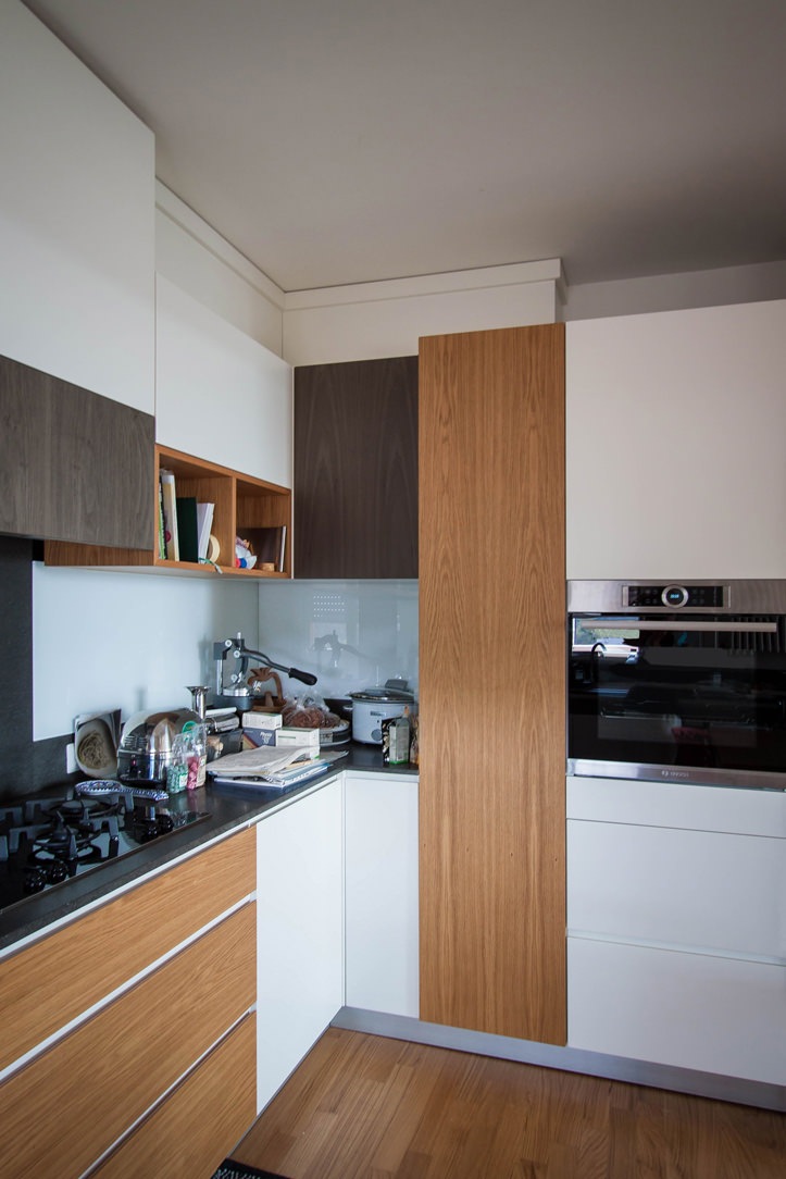 Side kitchen oak doors