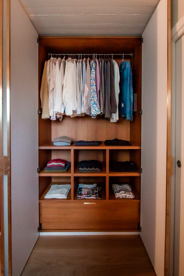 Modulor internal configuration wardrobe man