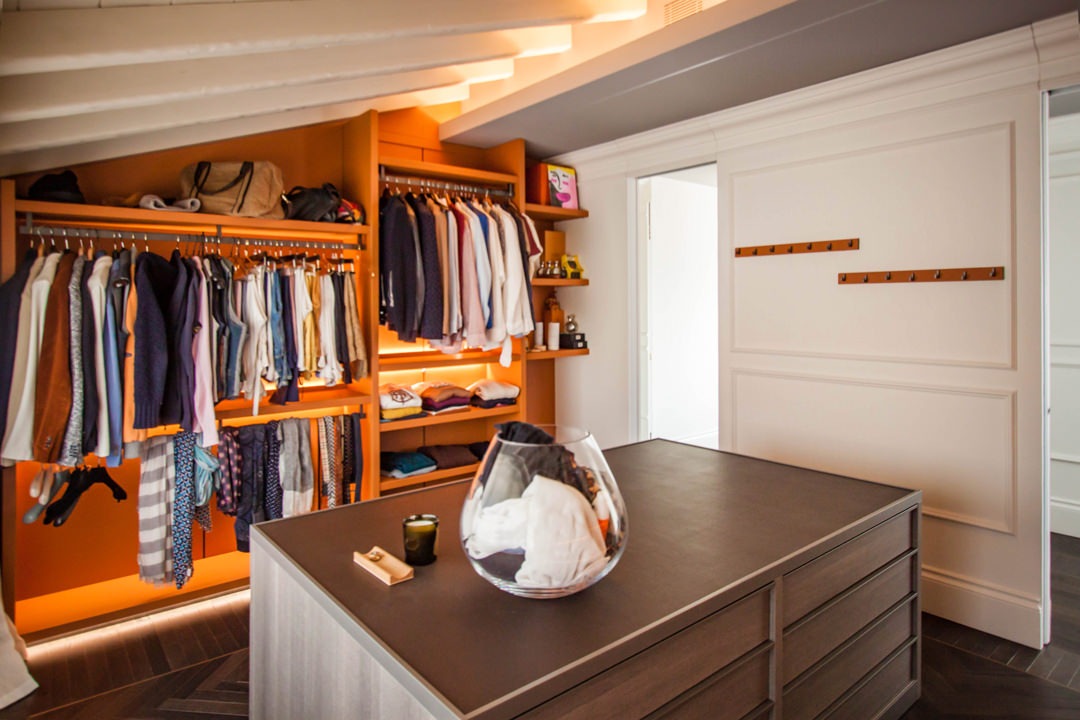 standard-furniture-walk-in-closet-leather-finishes