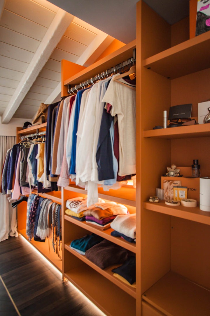 detail-flap-door-walk-in-closet