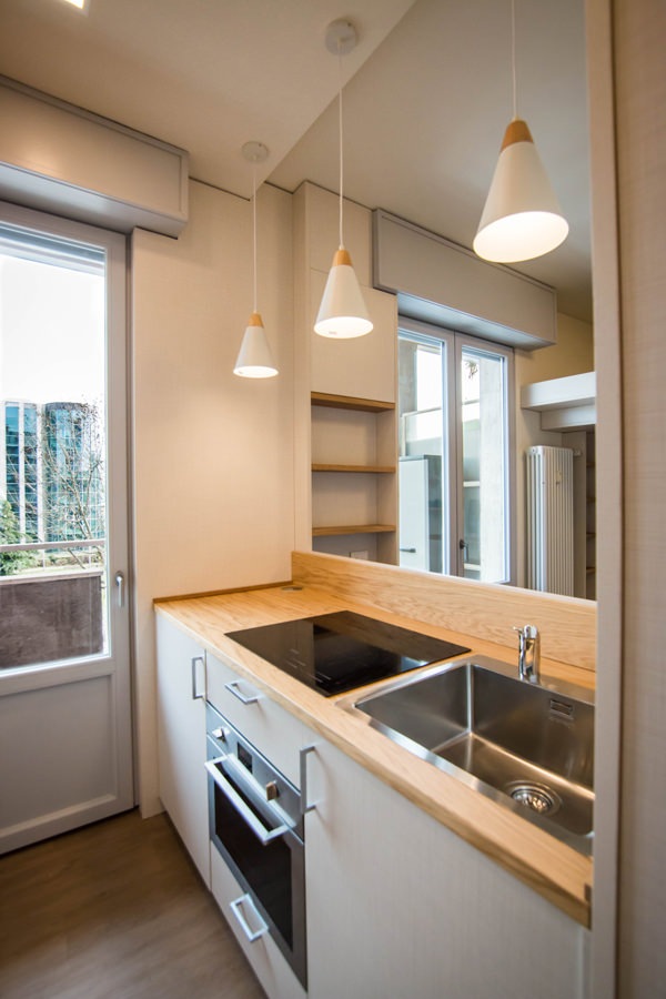 side-view-kitchen-with-windows-on-living-room-optimize-spaces-with-furniture