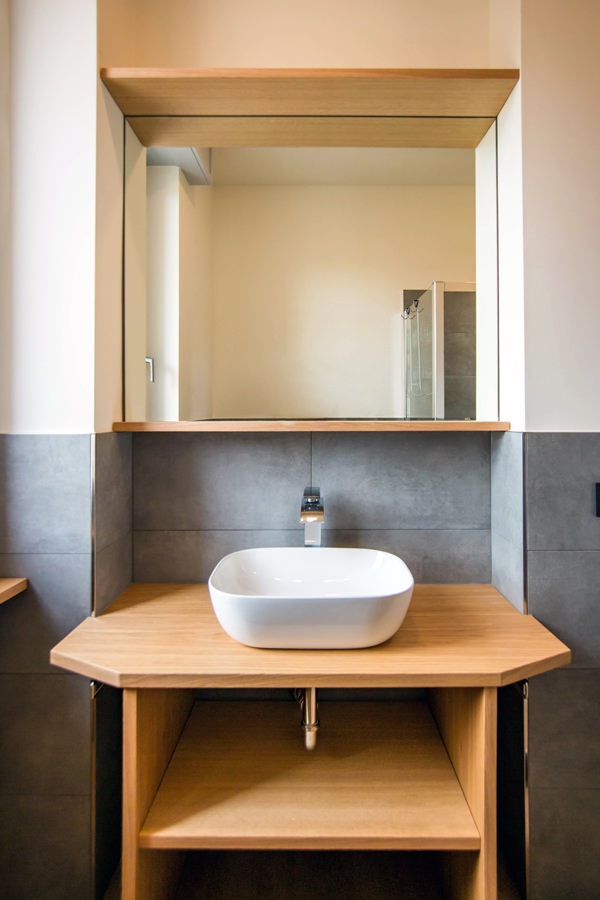 mobile-sagomato-bagno-legno