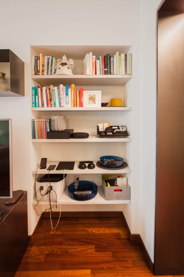 front-view-bookcase-niche-shelves