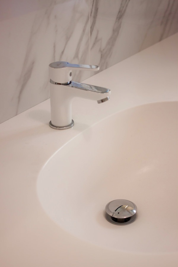 lavabo mobile bagno integrato piano Corian