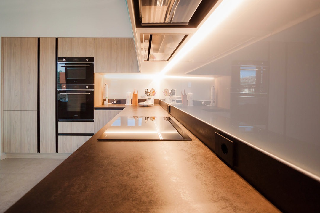 kitchen laminate wood effect top dekton milar industrial raised lacobel white back-painted glass