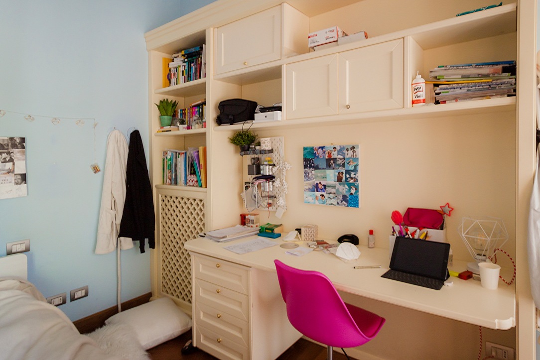 classic style bedroom desk