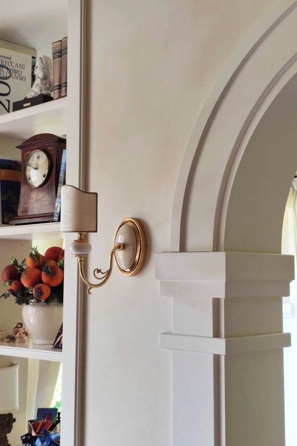 classic style entrance details arch moldings