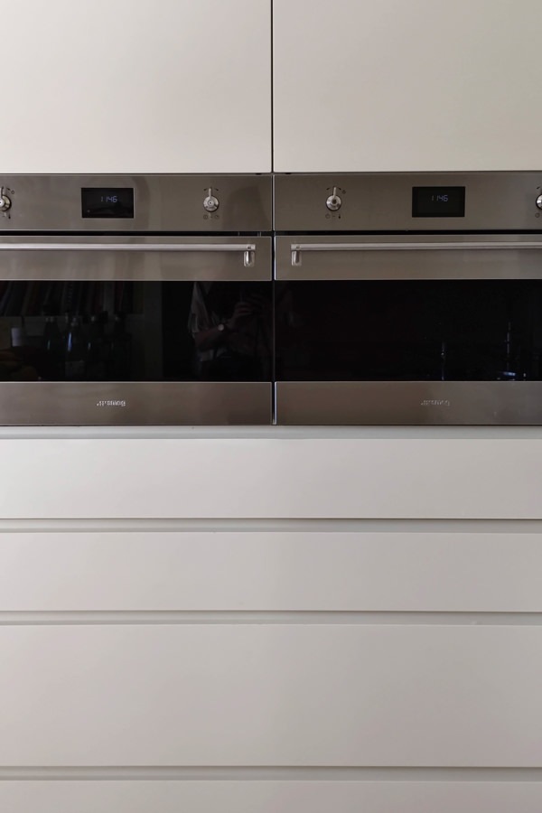 forni a colonna smeg cucina contemporanea cassetti maniglie incavo