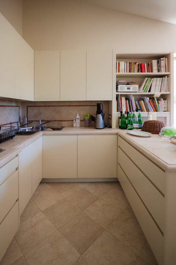 modern classic style kitchen renovation on the peninsula side snack bar