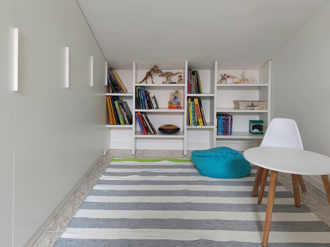 reading corner bookcase in niche shelves fixed height