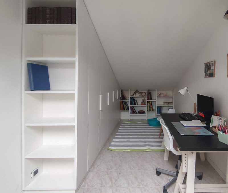 A bespoke wardrobe in the attic: sloping doors and large bookcases