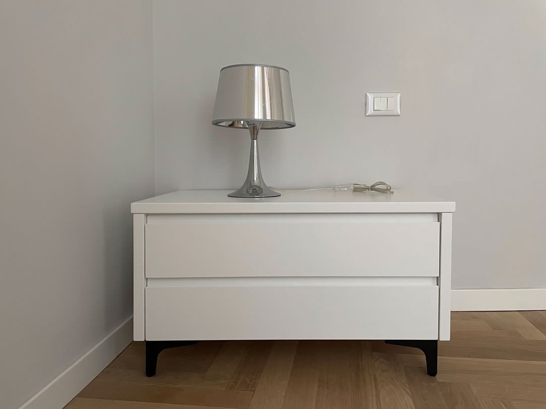 bedside table front view white lacquered handles hollow drawer black feet