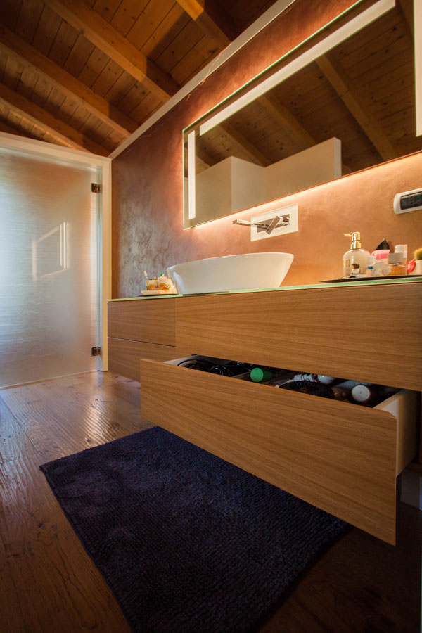 mobile bagno apertura cassetti fronte legno