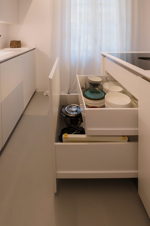 White kitchen with island pull-out front drawer doors