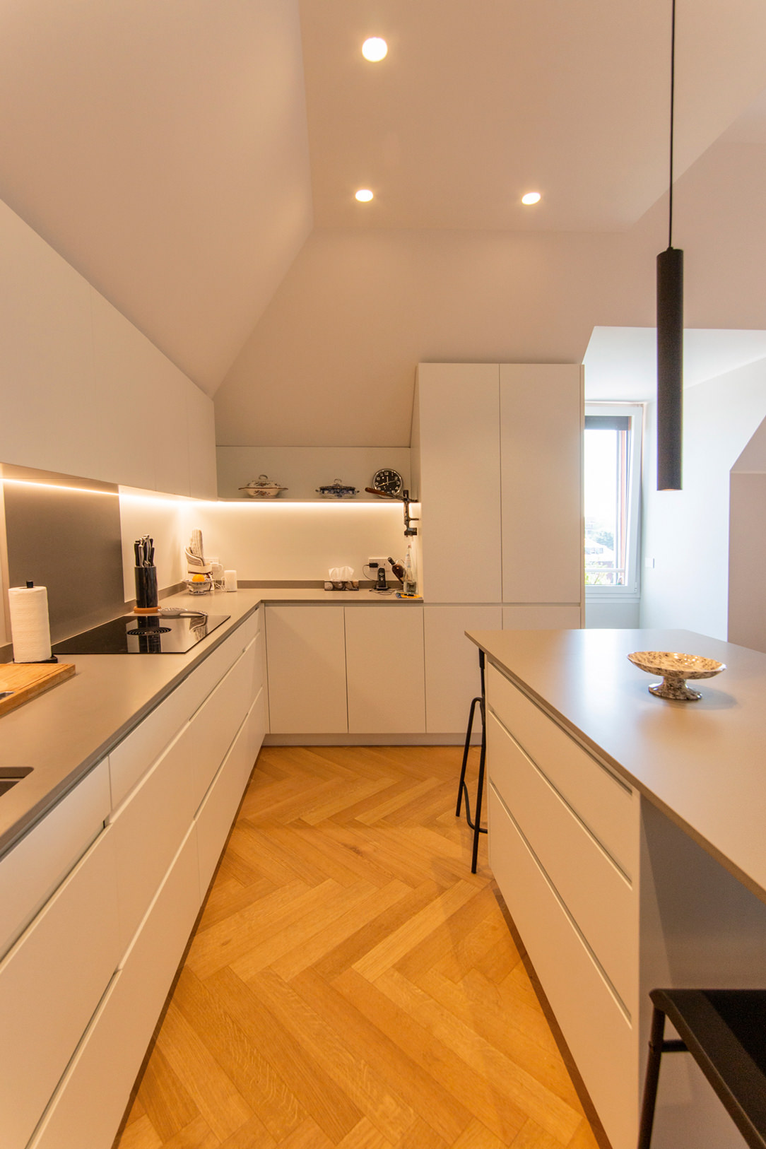 cucina soffitto sagomato