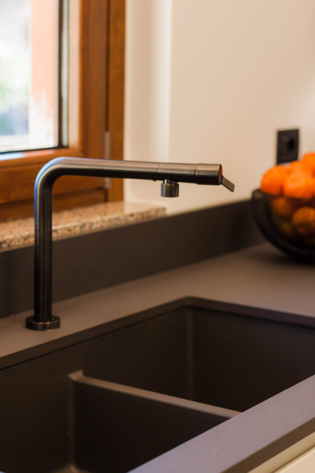 materials and colours Lapitec top anthracite grey undermount sink
