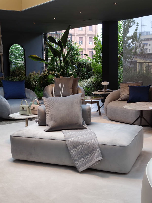 Design Week 2023 Furla home grigio polvere blu notte