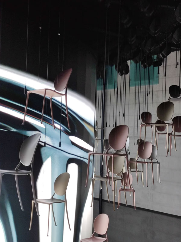 Fuorisalone Dior Medaillon Chair Philippe Starck 02