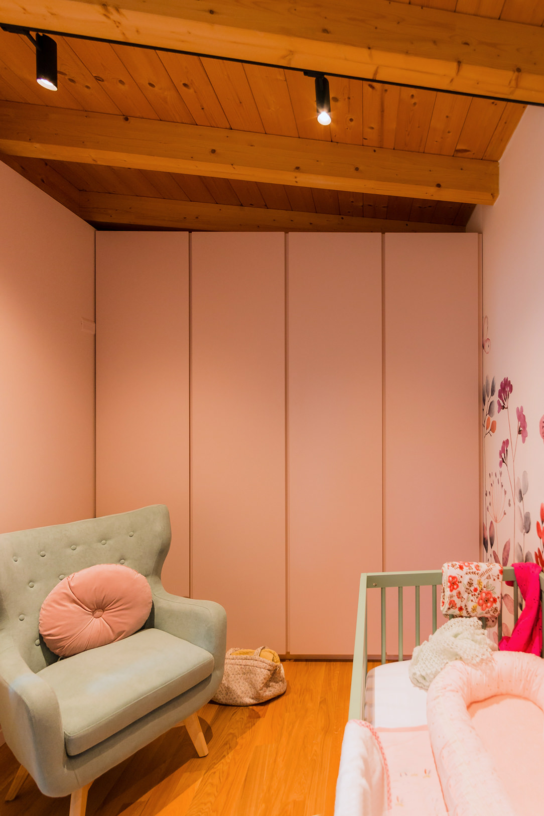 camera bambina tinte rosa