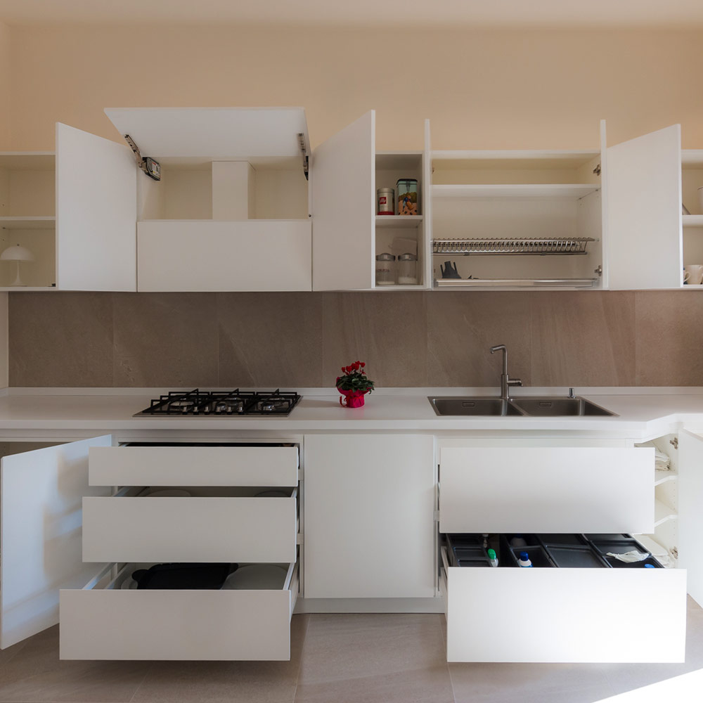 Modern White Kitchen: The Elegance of Urban Minimalism