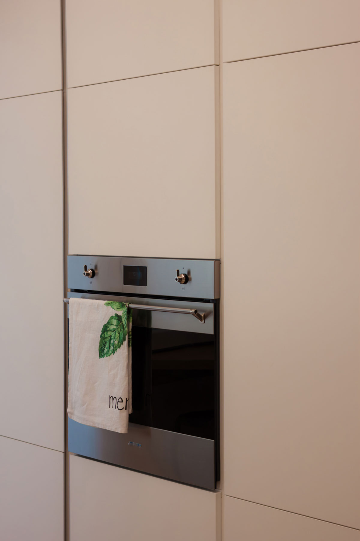 colonne-ante-con-gola-sagomate-maniglia-profilo colonne-ante-con-gola-sagomate-maniglia-profilo