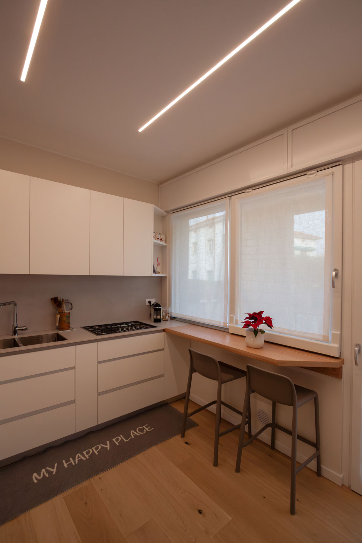 cucina-bianca-nobilitato-e-legno-rovere-03 cucina-bianca-nobilitato-e-legno-rovere-03