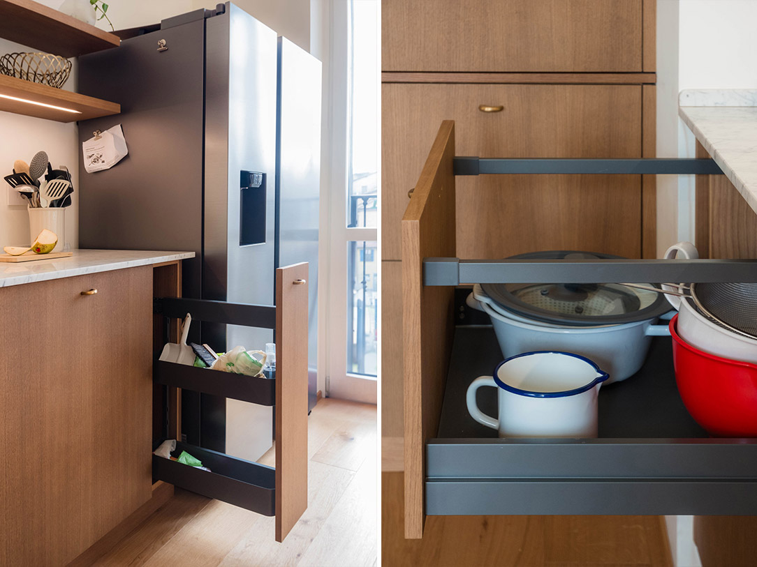 Cucina rovere tinto spazzolato piano marmo bianco carrara eleganza senza tempo dettagli 02