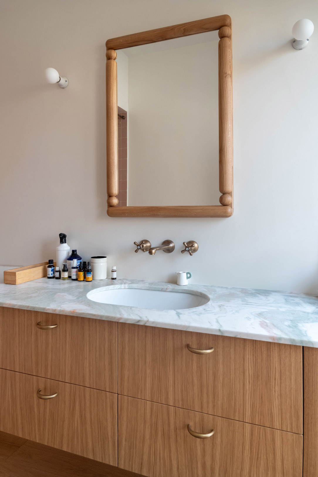 mobile bagno rovere tinto piano marmo 01