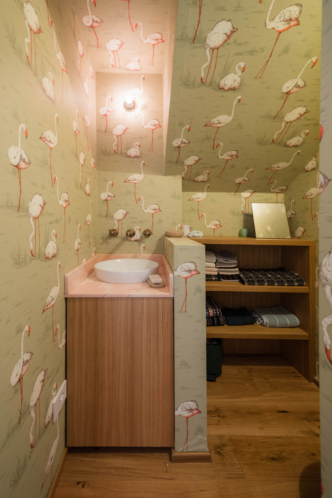 mobile bagno servizio rovere carta parati flamenco 01