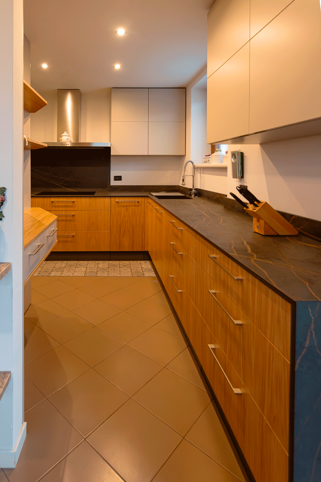 Dekton Laurent, pearl grey, oak kitchen Dekton Laurent, pearl grey, oak kitchen