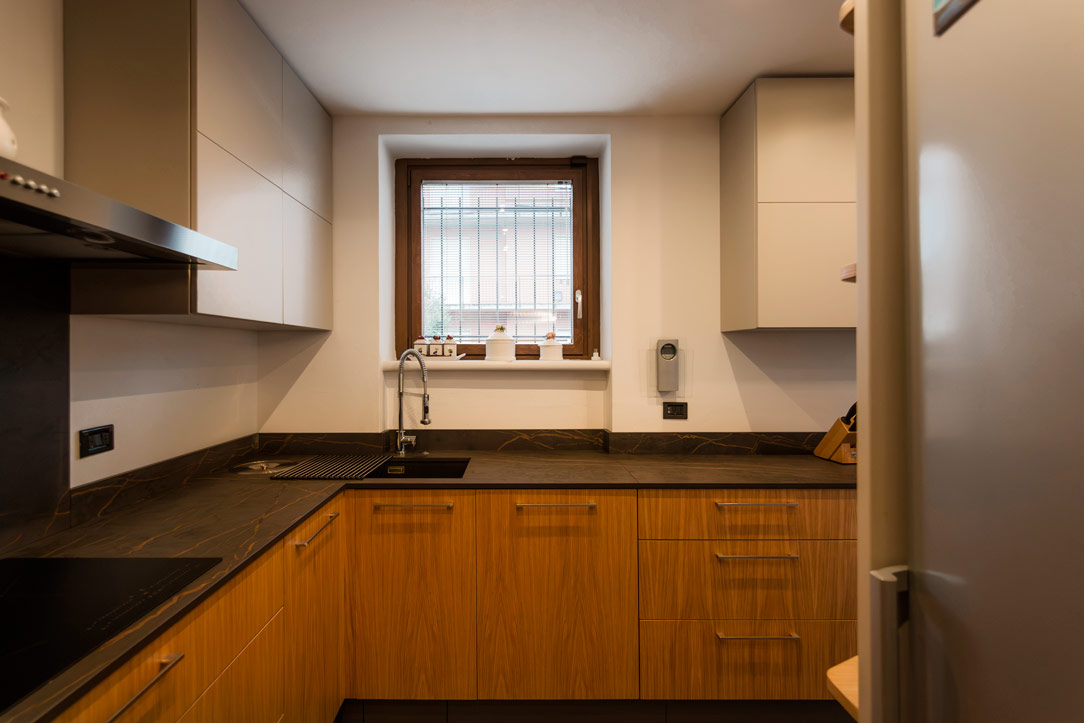 Dekton Laurent, pearl grey, oak kitchen Dekton Laurent, pearl grey, oak kitchen