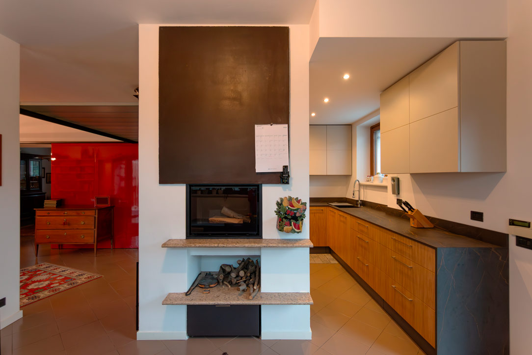 Dekton Laurent, pearl grey, oak kitchen