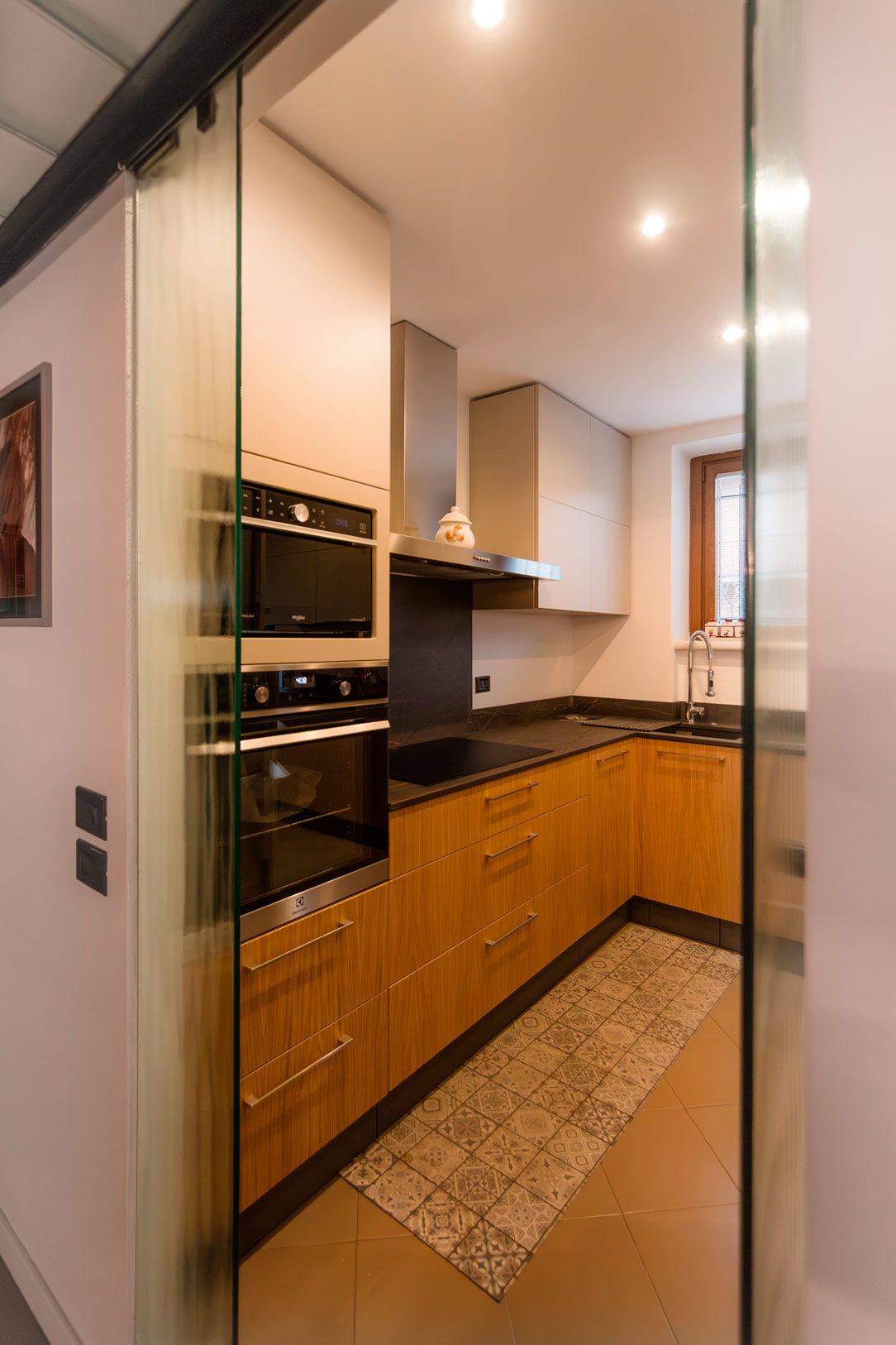 Dekton Laurent, pearl grey, oak kitchen Dekton Laurent, pearl grey, oak kitchen