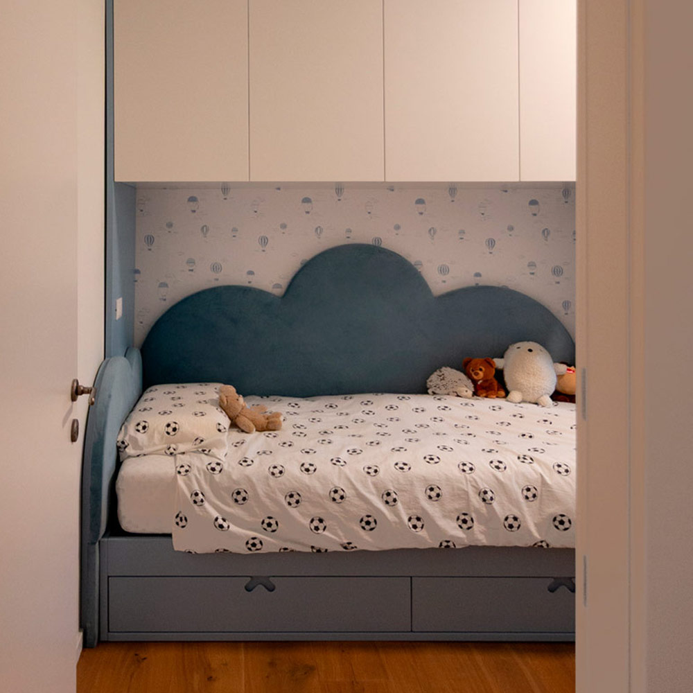 CUSTOM-BUILT BRIDGE WARDROBE: CONTINUITY AND CHARACTER FOR A CHILD’S BEDROOM